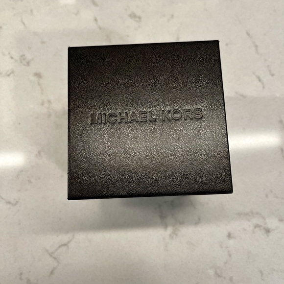 Michael Kors MK5659 Runway Chronograph Tortoise Shell and Gold Women’s Watch - Picture 6 of 6